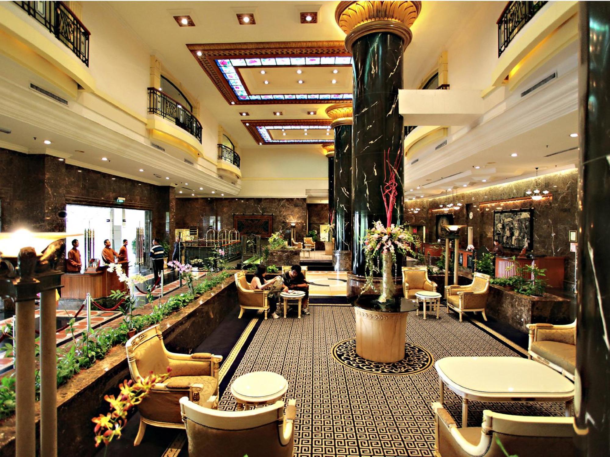 Merdeka Palace Hotel & Suites Kuching Eksteriør bilde
